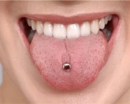 ¿Piercing en la boca? Piensa en tus encías