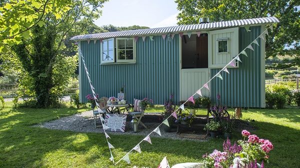 Gwithian Shepherds Hut with picnic space