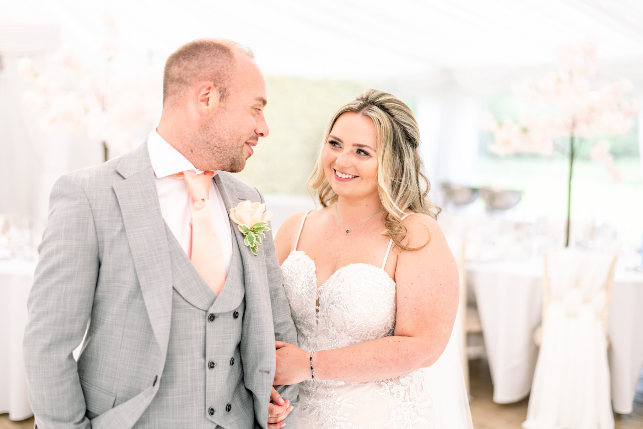 https://usercontent.one/wp/www.natalieandmax.co.uk/wp-content/uploads/2022/06/RA-That-Amazing-Place-Wedding-Photography-by-Natalie-and-Max-Photo-and-Films-508.jpg?media=1711985334