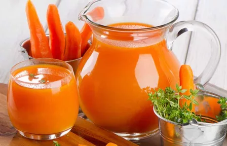 Scopriamo le proprietà anticancro del succo di carota confermate dalla ricerca scientifica, ma anche sue controindicazioni ed effetti collaterali.