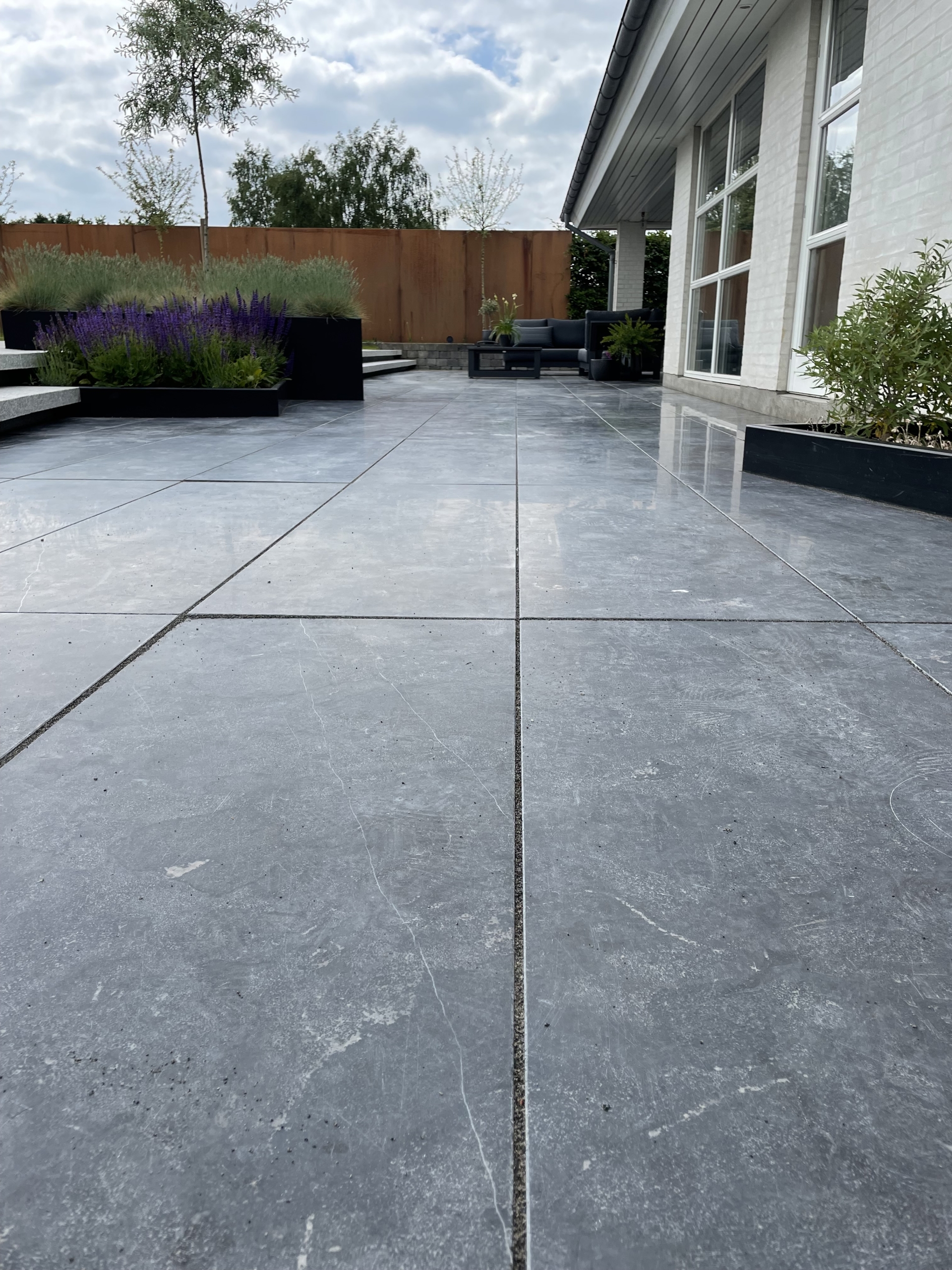 Kongsberg limestone terrasse belægning i plank format