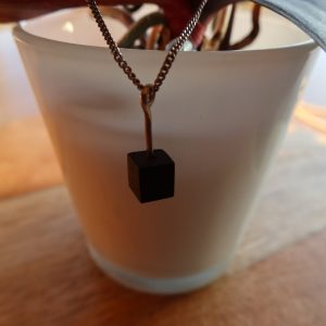 Zilveren hanger met ebbenhout, handgemaakt
