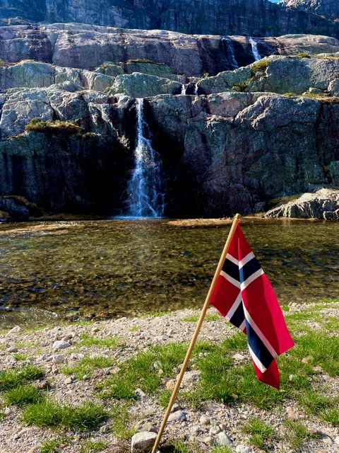 Hedvig vant fotokonkurranse «17. mai»!