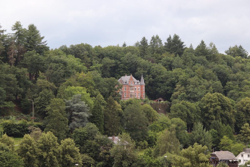 kasteeltje op heuvel