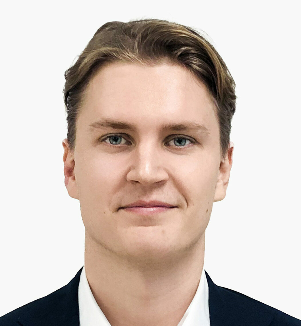 På bilden visas Niclas Puikkonen, analyst på Neptune Partners.