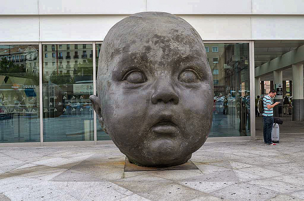 'Dia' sculpture, Madrid