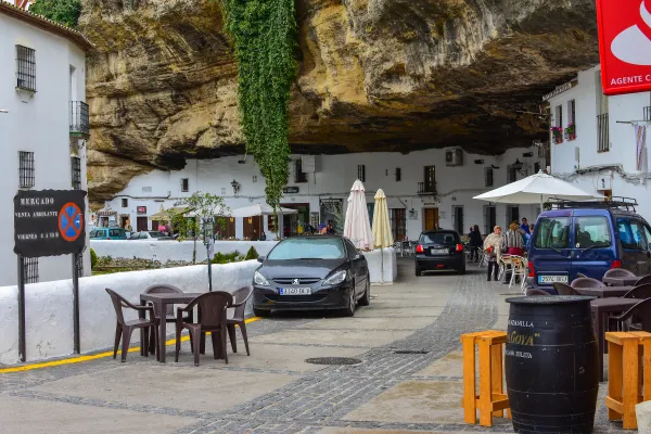 narrow streets, Setenil de las Bodega