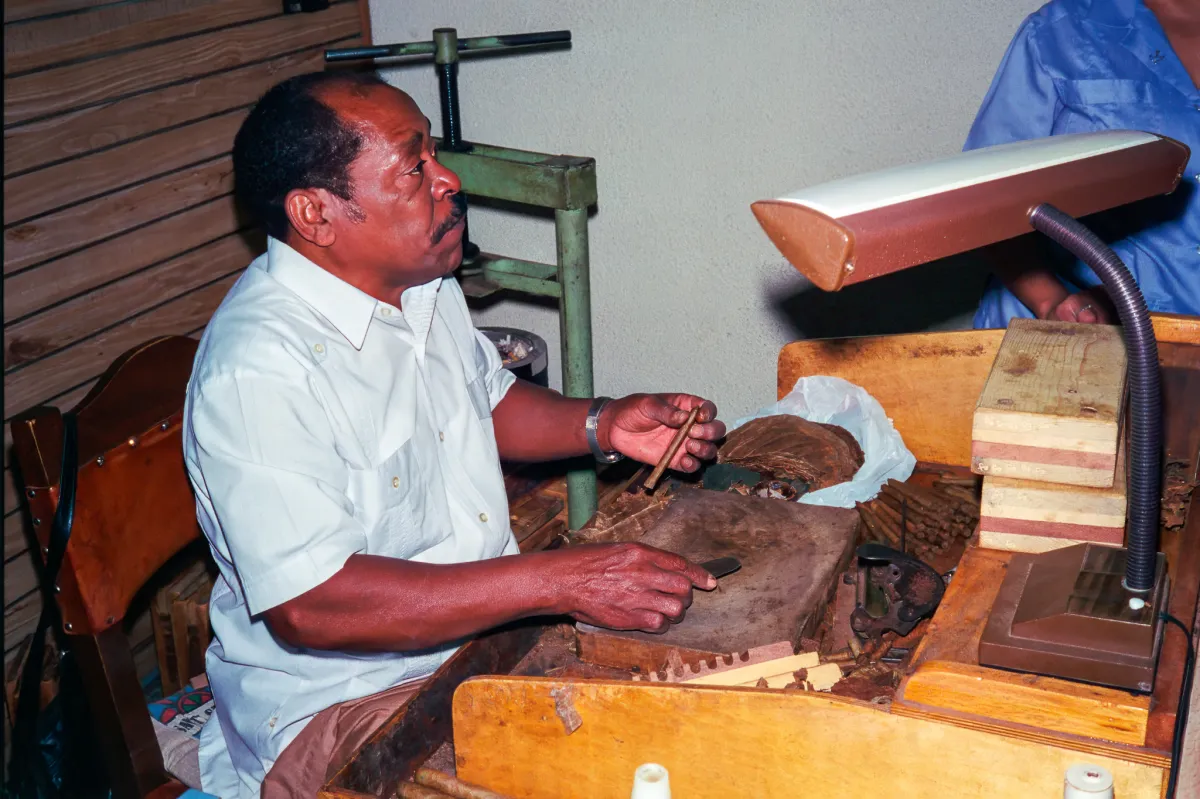 Cuba, hand rolling cigars