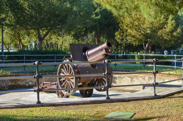 Parque de La Batería, old artillery piece