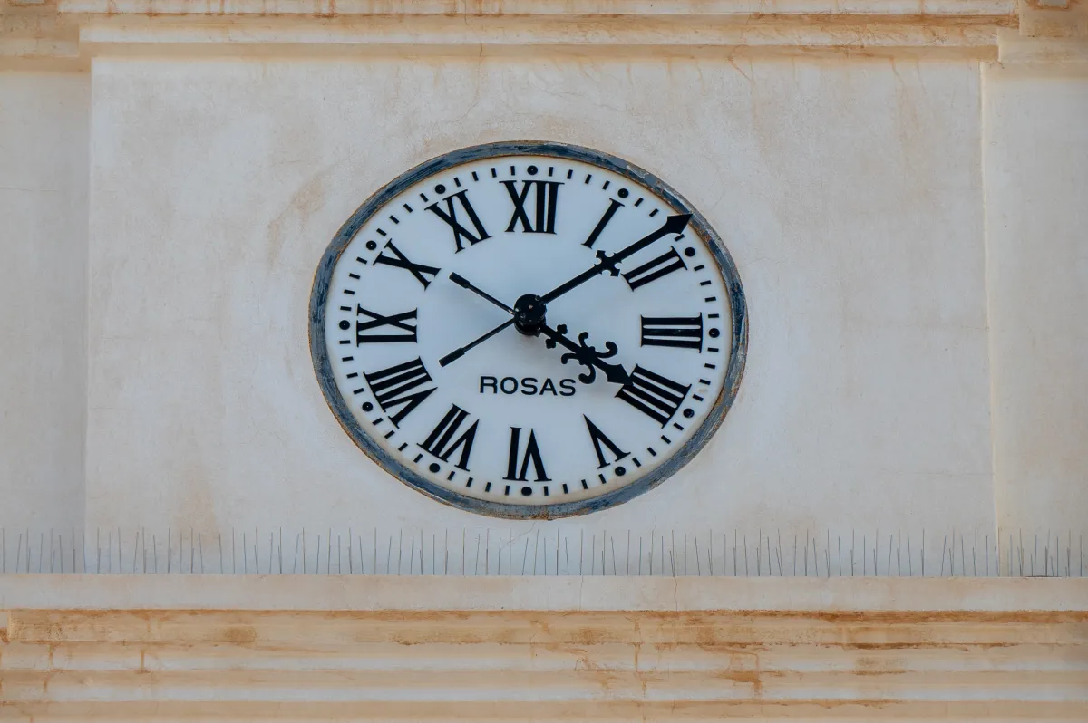 Rosas clock, Nerja