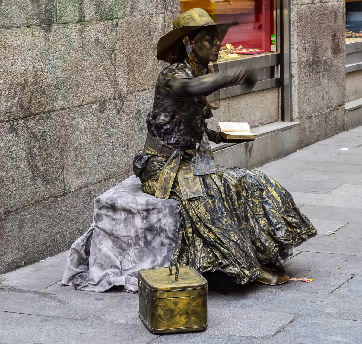 Living statue 2