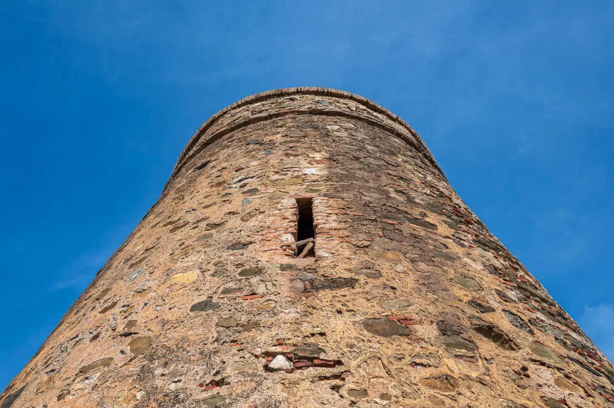 Looking up at Torre de Chilches
