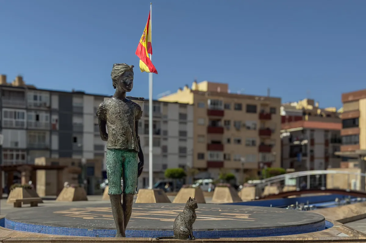 Girl with Cat by Francisco Martín Molina, Rincon de la Victoria