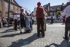 Kræmmermarked i midtbyen - folkedansere på torvet - 2. juni 2018