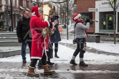 Frøsigs Jazzband spiller julemusik i gaderne i midtbyen i Grindsted