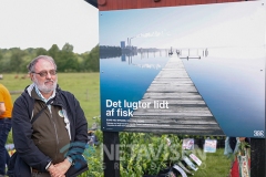 Fotograf Lars Christensen foran billedet der vandt fotokonkurrencen - Foto: René Lind Gammelmark