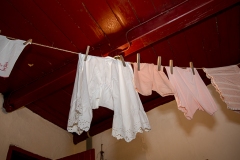 Vasketøjet var hængt til tørre i stuehuse - Foto: Anette Sofia Svejstrup