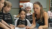 Børn i Grindsted deltager på madskolen