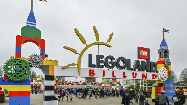 Højdespringslegende live-bygger en LEGO-ballon i LEGOLAND