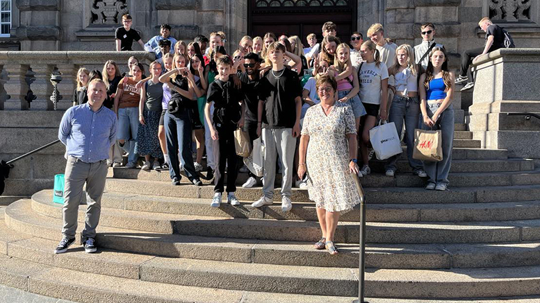 Lynghedeskolen afdeling Søndres 8. årgang på besøg på Christiansborg