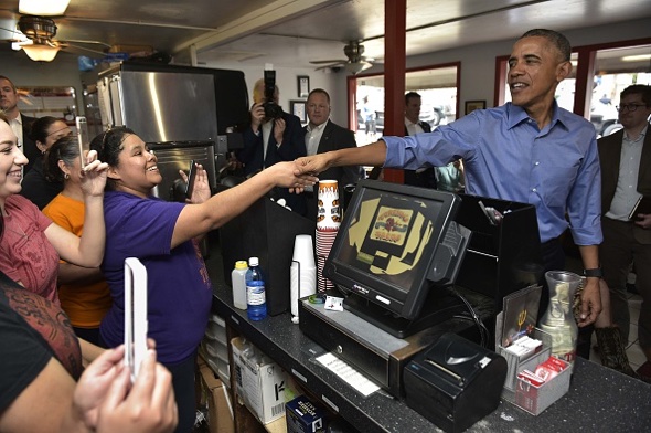 U.S. President Barack Obama legt am 11. März, 2016, einen Stop ein bei Torchy's Tacos in Austin, Texas. (Photo- MANDEL NGAN, AFP:Getty Images)