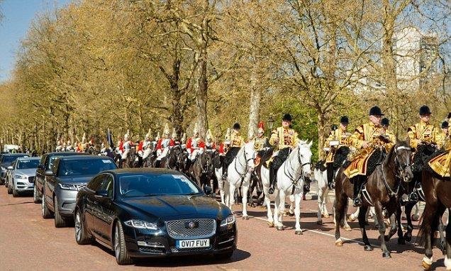 Prinz Charles mit neuem Jaguar I-Pace Prinz Charles mit einen neuen Jaguar I-Pace auf dem Weg vom Buckingham zum St. James Palast. Foto: