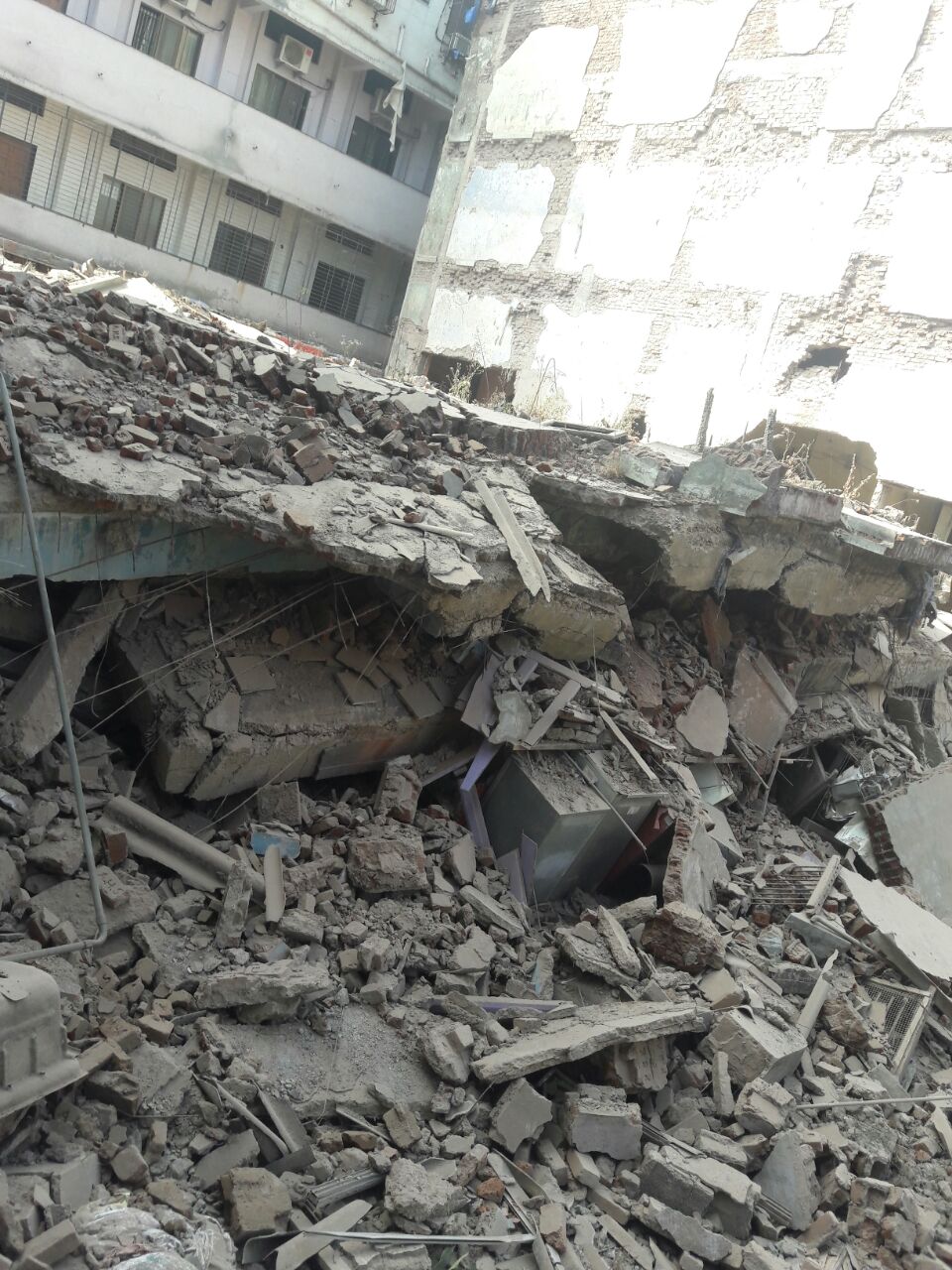भिवंडी में चार मंजिला धोकादायक इमारत ढही,  एक की मौत | New India Times