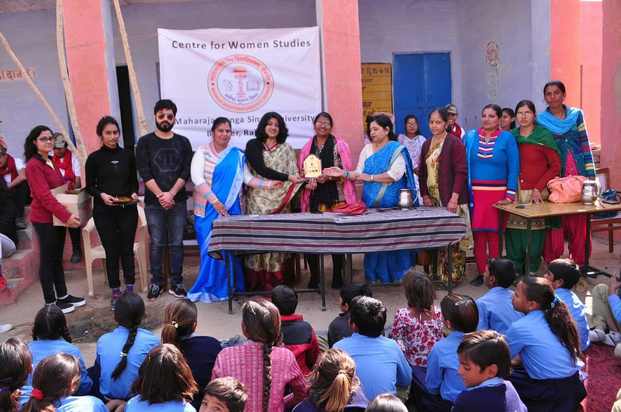 नुक्कड नाटक से दिया गया महिला सशक्तिकरण का नारा, सेंटर फॉर वूमन स्टडीज़ पहुंचा गांव, किया नुक्कड नाटक  | New India Times