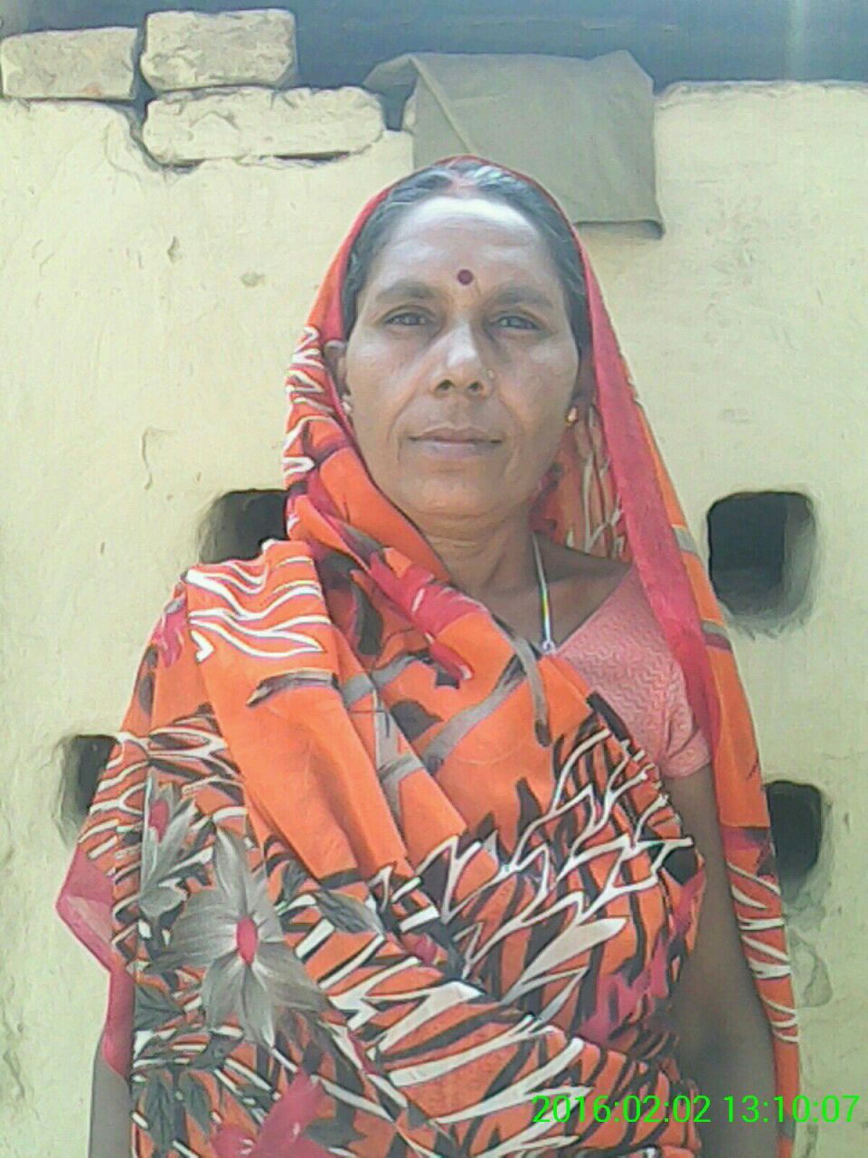 गायब महिला के पुत्रों ने माघ मेला क्षेत्र के पुलिस प्रशासन से अपनी माता को खोजने के लिए लगाई गुहार | New India Times