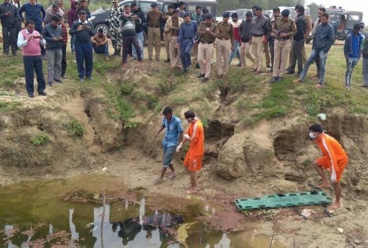 चार दिन बाद गोमती नदी में तैरता मिला डिप्टी कमांडेंट का शव, पत्नी से झगड़े के बाद बच्चों संग नदी में कूद कर की थी आत्महत्या | New India Times