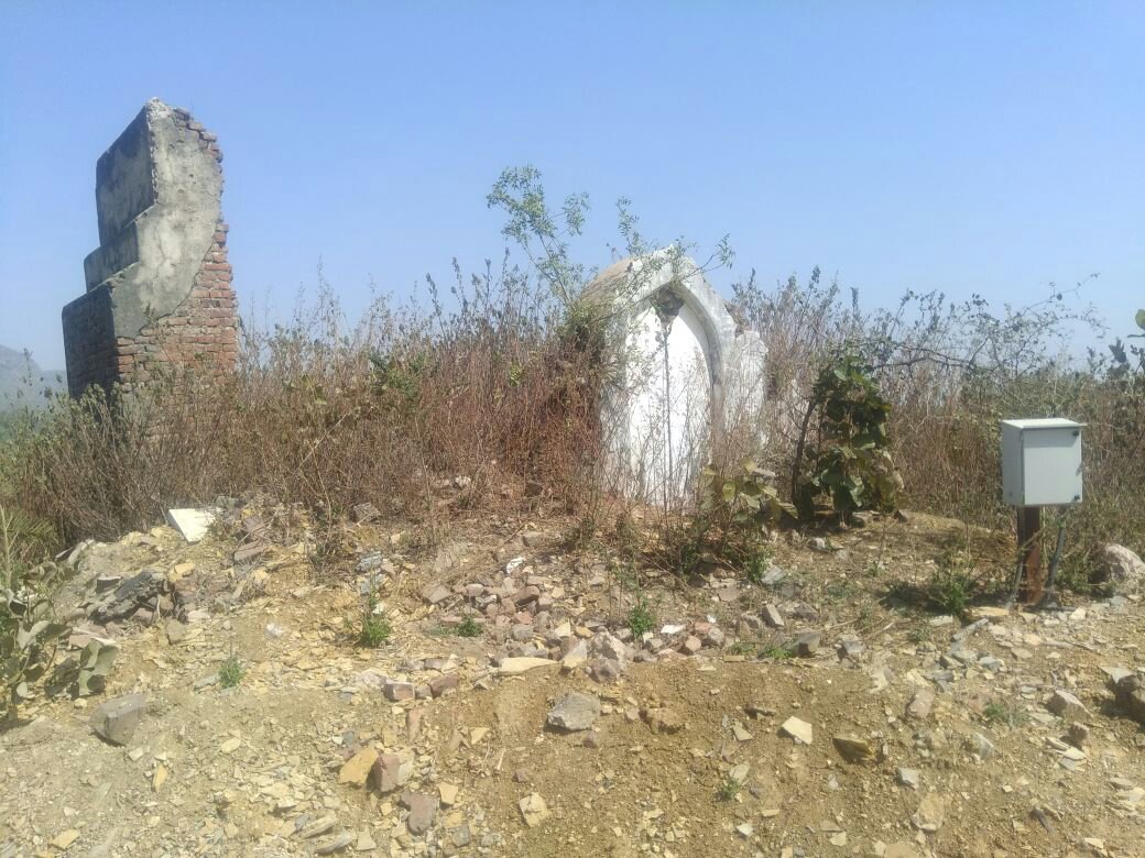 कैमोर एसीसी सीमेंट प्लांट हेड के आदेश पर तोडा गया मंदिर व दरगाह, लोगों में फैली नाराज़गी | New India Times