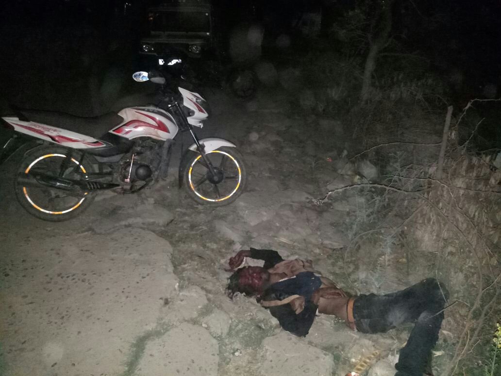 पत्थर से कुचल कर युवक की हत्या, 30 मिनट के अंदर करैरा थाना पुलिस ने आरोपी को किया गिरफ्तार | New India Times