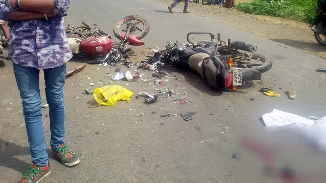 दो मोटरसाइकिलों में आमने सामने की टक्कर, एक की मौत एक घायल | New India Times
