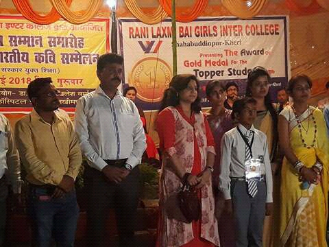 सृजन हास्पिटल लखीमपुर द्वारा मेधावी छात्रों को गोल्ड मेडल व नगद राशि दे कर किया गया सम्मानित; कवि सम्मेलन का भी हुआ आयोजन | New India Times