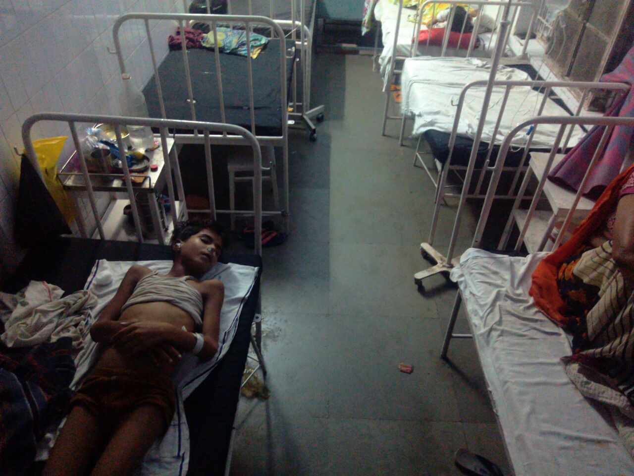 ज़िला चिकित्सालय झांसी के चाइल्ड वार्ड में 14 वर्षीय बच्चे की मौत, परिजनों ने डॉक्टरों पर लगाया लापरवाही बरतने का आरोप | New India Times