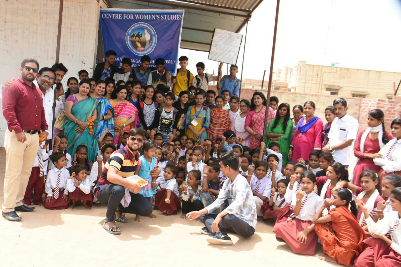 बाल श्रम से बचाई हुई बालिकाओं के साथ राखी मनाई और बांटी मिठाईयां | New India Times