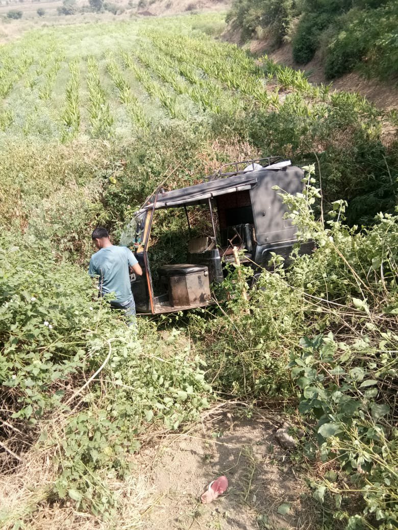 सड़क दुर्घटना में पति पत्नी की मौत अन्य 7 लोग घायल, विजयदशमी पर परिजनों से मिलने जा रहे थे घर | New India Times