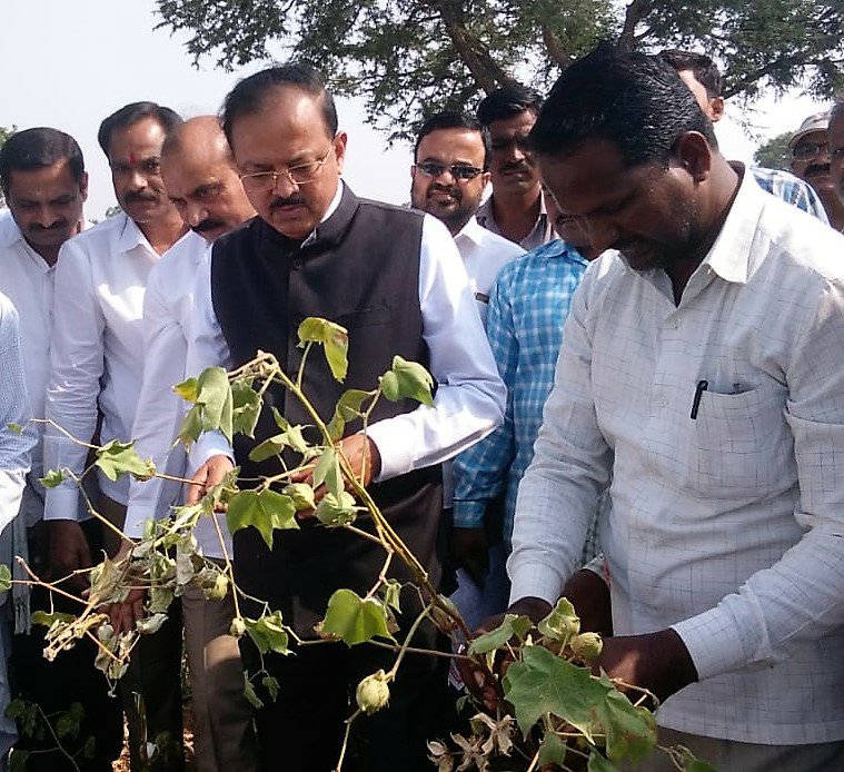 ज़िला सूखाग्रस्त केंद्र से आर्थिक सहायता प्राप्त करने के लिए करेंगे प्रयास: रक्षा राज्यमंत्री भामरे, प्रभावित क्षेत्रों का लिया जायजा और आर्थिक सहायता प्रदान करने का दिया आश्वासन | New India Times