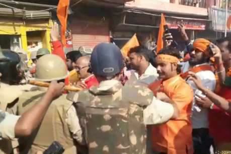 अयोध्या में तोगड़िया समर्थकों की पुलिस से भिड़ंत | New India Times