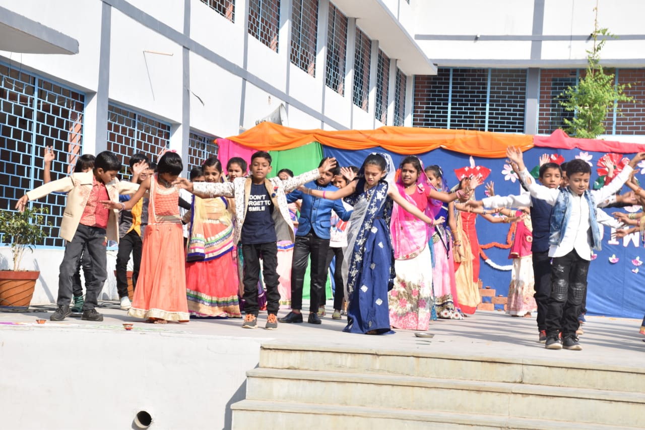 संत अर्नाल्ड स्कूल मेघनगर में दीपावली मिलन समारोह बड़ी सादगी के साथ मनाया गया | New India Times