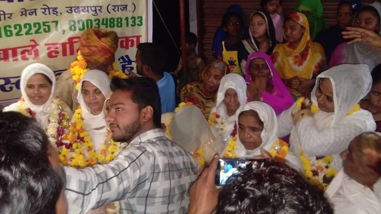 उमरह करने के लिए बड़ी संख्या में कुशलगढ़ से मुस्लिम समुदाय के लोग हुए मक्का- मदीना के लिए रवाना | New India Times