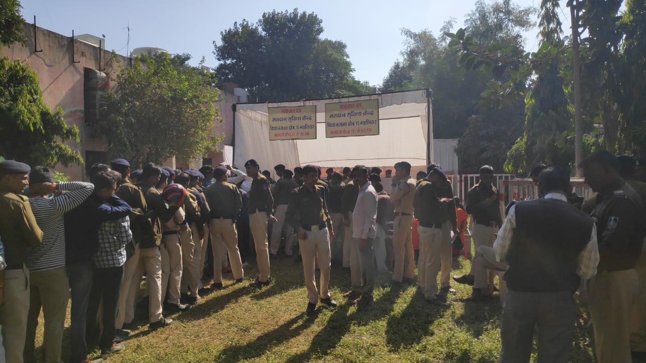 पुलिस अधीक्षक कार्यालय में बनाया गया अस्थाई मतदान केंद्र, 24 नवंबर से पुलिस कर्मी कर रहे हैं मतदान | New India Times