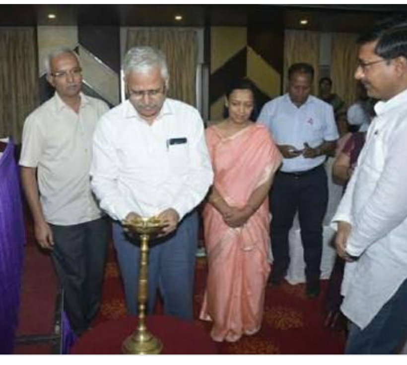 मतदान के दिन श्रम आयुक्त श्री बहुगुणा ने कामगारों के सवैतनिक अवकाश के लिए प्रबंधकों, नियोजकों को दिए निर्देश | New India Times