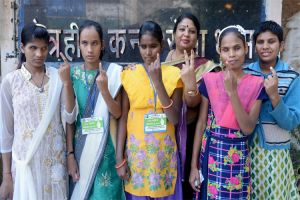 शांतिपूर्ण मतदान के साथ 10 उम्मीदवारों का भाग्य ईवीएम में बंद, ताजपोशी के लिए 11 दिसंबर को दोबारा खुलेगी ईवीएम मशीन | New India Times
