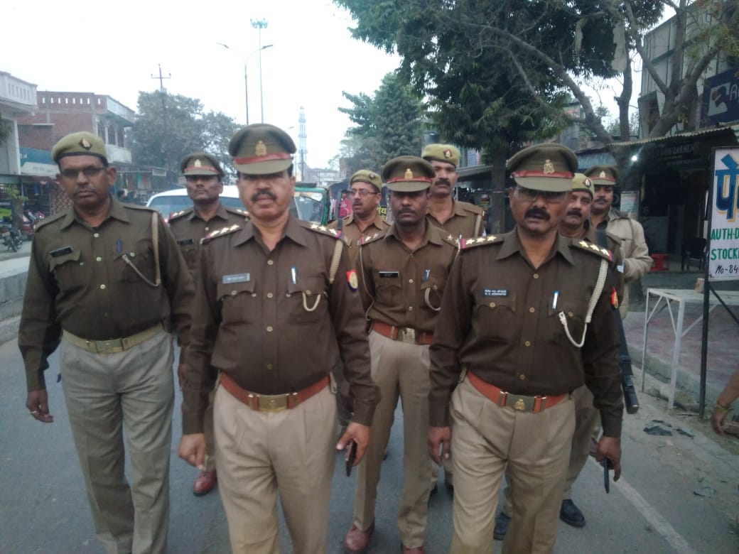 लहरपुर कोतवाली पुलिस द्वारा किया गया फ्लैग मार्च | New India Times