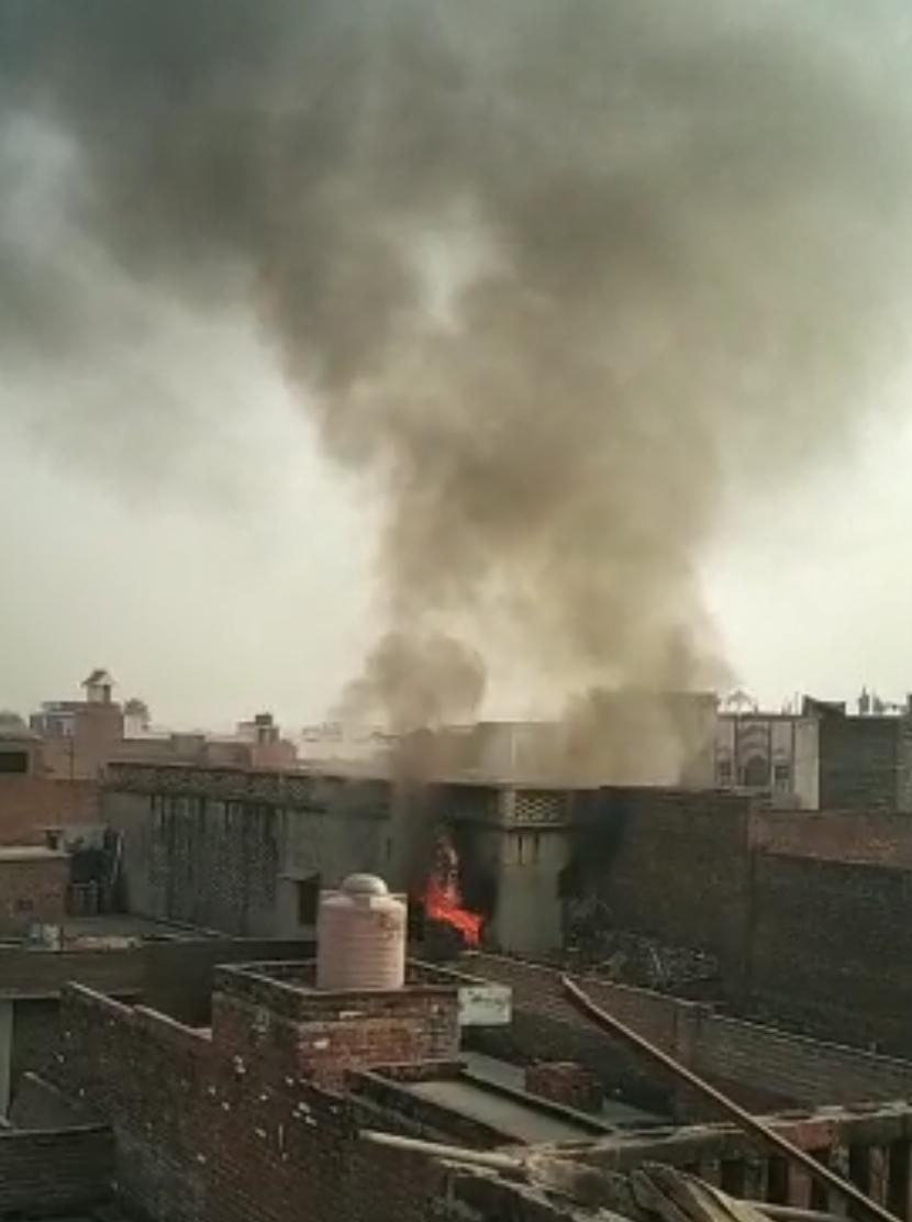 किराना दुकान में लगी भीषण आग, लाखों का माल जलकर राख | New India Times