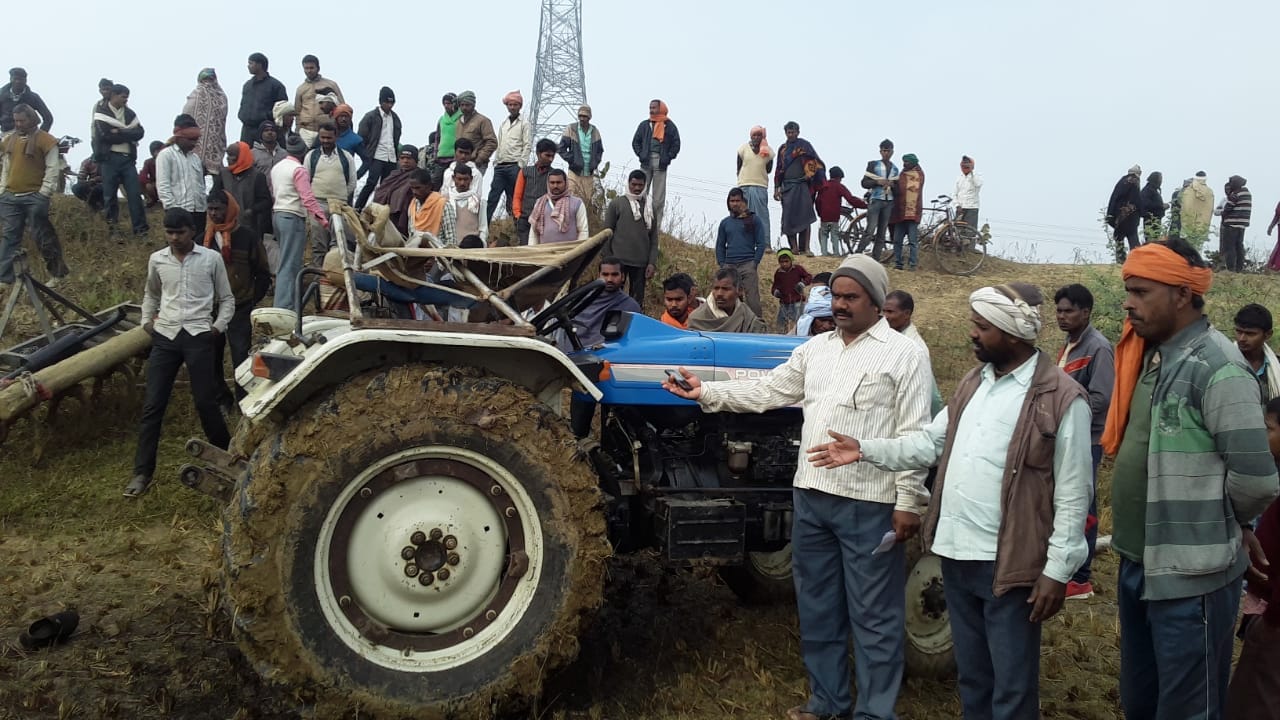 खेत जुताई के दौरान ट्रैक्टर पलटने से ट्रैक्टर चालक व एक किसान की मौत | New India Times