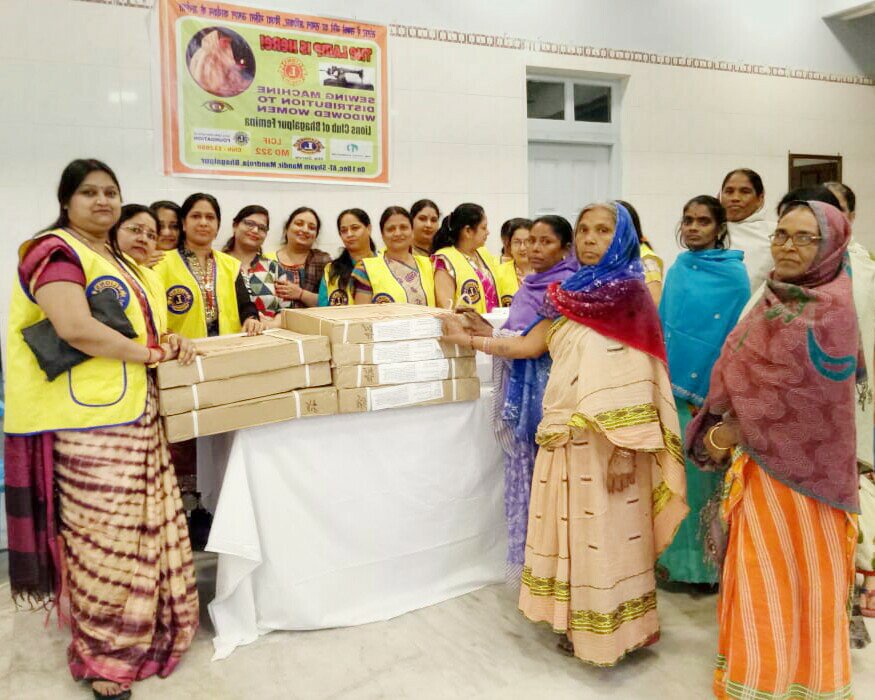 लूमबा फाउंडेशन और लायंस क्लब फेमिना ने गरीब विधवा महिलाओं को स्वाबलंबी बनाते हुए ट्रेनिंग देकर सिलाई मशीन प्रदान की: सारिका खेत्रीवाल | New India Times