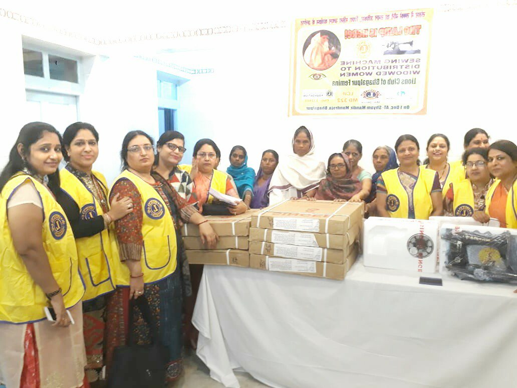 लूमबा फाउंडेशन और लायंस क्लब फेमिना ने गरीब विधवा महिलाओं को स्वाबलंबी बनाते हुए ट्रेनिंग देकर सिलाई मशीन प्रदान की: सारिका खेत्रीवाल | New India Times