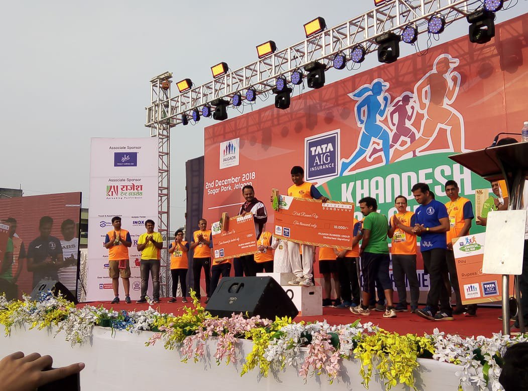 टाटा एआईजी द्वारा जलगांव में आयोजित खान्देश रन मैराथान स्पर्धा के 10 किमी श्रेणी में जामनेर के विलास डोईफोडे ने प्राप्त किया दूसरा स्थान | New India Times